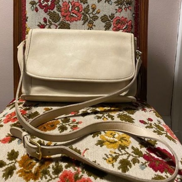 Vintage Coach Curtis - Picture 1 of 8